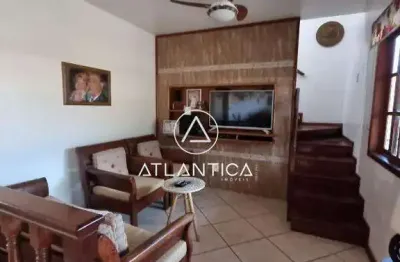 Atlântica imóveis tem excelente casa residencial à venda no parque atlântico, macaé/rj por r$ 450.000,00.