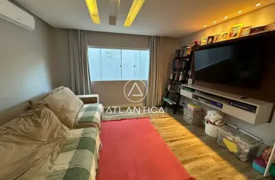 Atlântica imóveis tem excelente casa de alto padrão para locação no vale dos cristais, macaé/rj.