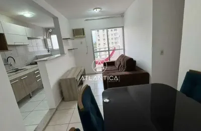 Atlântica imóveis tem excelente apartamento mobiliado para locação no novo cavaleiros, macaé/rj.