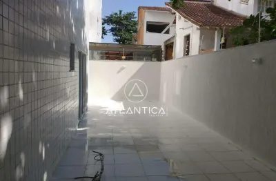 Atlântica imóveis tem excelente apartamento à venda na praia do pecado, macaé/rj.