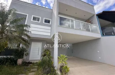 Atlântica imóveis tem excelente casa à venda no condomínio costa paradiso, macaé/rj.