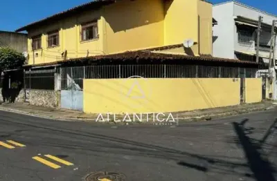 Atlântica imóveis tem excelente sobrado à venda no miramar, macaé/rj.
