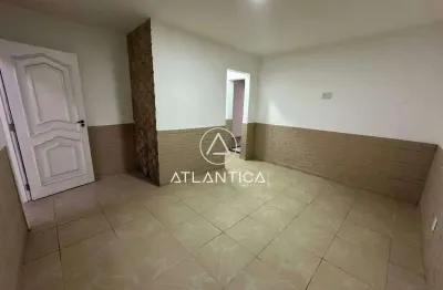 Atlântica imóveis tem excelente casa à venda nos cajueiros, macaé/rj.