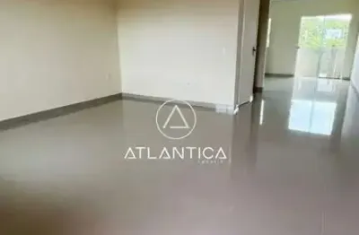 Atlântica imóveis tem excelente casa à venda no jardim guanabara, macaé/rj.