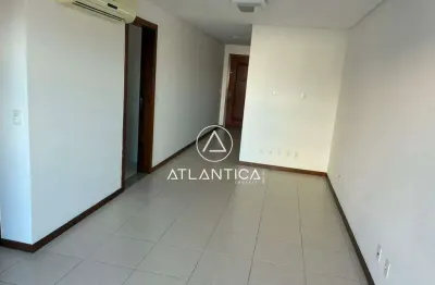Atlântica imóveis tem excelente apartamento à venda nos cavaleiros, macaé/rj.