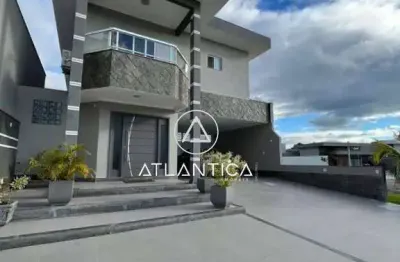 Atlântica imóveis tem excelente casa à venda no vale dos cristais, macaé/rj.