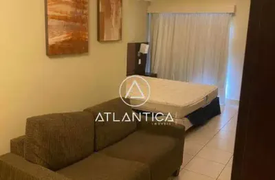 Atlântica imóveis tem excelente flat à venda na praia do pecado, macaé/rj.