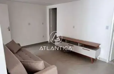 Atlântica imóveis tem excelente apartamento para locação no centro de macaé/rj.