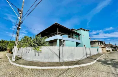 Atlântica imóveis tem excelente casa para locação no condomínio ilha da caieira, macaé/rj.