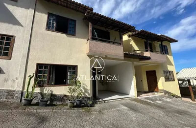 Atlântica Imóveis tem excelente Casa em Condomínio à Venda no Alto da Glória, Macaé/RJ.