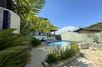Casa à Venda no Tenório Ubatuba com Vista para o Mar, Piscina e Aceita Permuta
