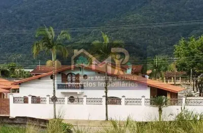 Imóvel com 2 casas para morar ou alugar, em rua iluminada e pavimentada