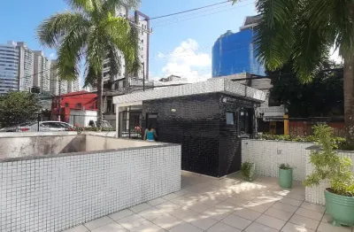 Lindo apartamento 2/4 com suíte e dependência revertida em localização excelente.