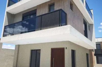 Sobrado com 3 Dormitórios, 3 Suítes, 126 m², à venda por R$ 890.000 - Xaxim, Curitiba (PR)