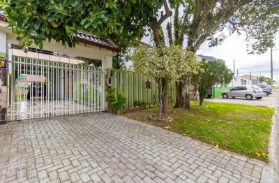 Sobrado com 3 Dormitórios, 1 Suíte, 154 m², à venda por R$ 1.200.000 - Xaxim, Curitiba (PR)