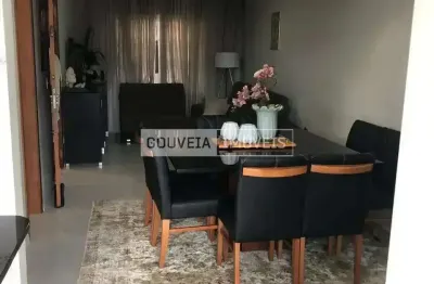 Sobrado Triplex com 4 Dormitórios, 1 Suíte, 200 m², aluguel de R$ 4.900 + Taxas - Uberaba, Curitiba (PR)