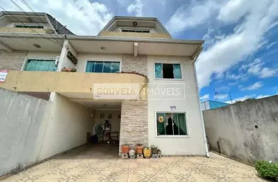 Sobrado Triplex com 4 Dormitórios, 1 Suíte, 152 m², à venda por R$ 750.000 - Guaíra, Curitiba (PR)