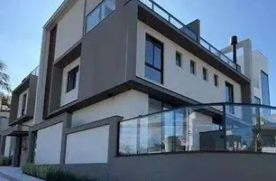 Sobrado Triplex com 3 Dormitórios, 3 Suítes, 173 m², à venda por R$ 1.790.000 - Ariribá, Balneário Camboriú (SC)