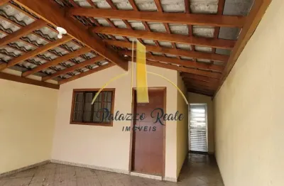 Casa com dois quartos no residencial mombaça,1 suíte e localização estratégica em rua tranquila.