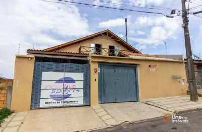 Casa com escola de natação à venda – estrutura completa em campo largo