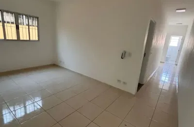 Aluga-se conjunto de sala comercial na av emílio ribas