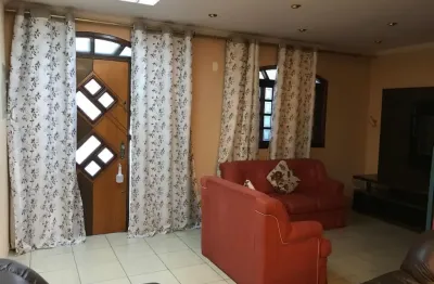 Aluga-se casa 2 dormitórios com 2 vagas de garagem no jd santa francisca