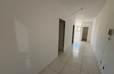 Aluga-se sala comercial 40m2 na av salgado filho - ao lado do bosque maia