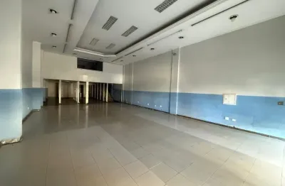 Aluga-se salão comercial 215m2 na av salgado filho - ao lado do bosque maia