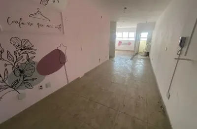 Aluga-se sala comercial 30m2 na av salgado filho - ao lado do bosque maia