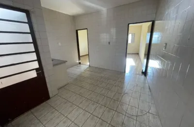 Aluga-se apartamento 2 dormitórios no jd almeida prado