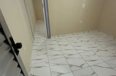 Aluga - se casa de 02 cômodos no jardim jovaia em guarulhos