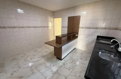 Aluga-se casa 2 dormitórios com vaga de garagem no jd são paulo