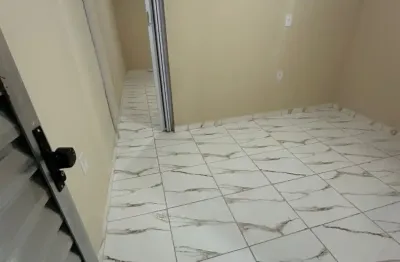 Aluga - se casa de 2 cômodos no jovaia em guarulhos - trav faria lima