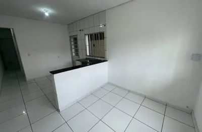 Casa com 2 quartos para alugar na Rua Araranguá, Jardim Jovaia, Guarulhos
