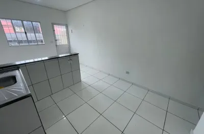 Casa com 2 quartos para alugar na Rua Araranguá, Jardim Jovaia, Guarulhos