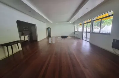 À venda na tijuca: amplo apartamento de 300m² com 5 quartos, 2 suítes, 5 banheiros, varandas e 3 vagas. localizado na rua helion póvoa, esquina com itacuruça, a 400 metros do metrô uruguai. agende vis