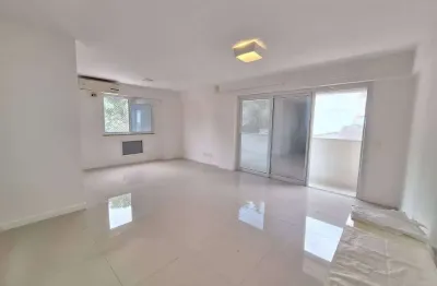 Apartamento á venda, tijuca, varanda, 2 quartos com suíte e vaga! rua bom pastor - praça saens pena