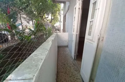 Apartamento a venda,  térreo, tijuca,  rua professor pinheiro guimarães, sala em 2 ambientes, 3 ótimos quartos, banheiro social,dependências completas.