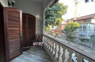 Vendo casa duplex com terraço na alberto de sequeira com 6 quartos.