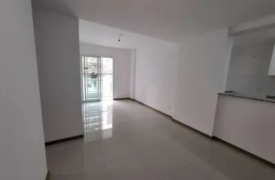 Partamento à venda! recanto na tijuca. rua rego lopes. varanda, sala, 2 quartos sendo 1 suíte. infraestrutura total
