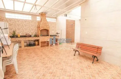 Casa a venda com 2 quartos na rua marechal bittencourt, riachuelo - rio de janeiro.