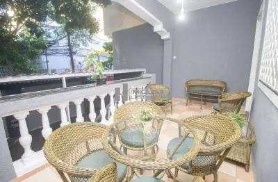 Casa duplex à venda na rua barão de pirassununga! localizado próximo a praça saens pena!