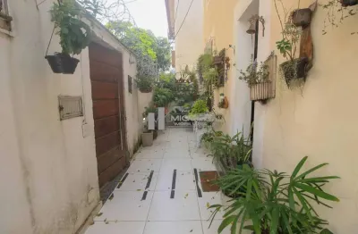 Rua salvador de mendonça- casa com 3 quartos, rio comprido à venda
