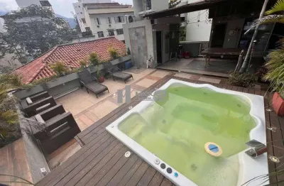 Sensacional casa de vila à venda na tijuca! localizada na travessa acis castilho