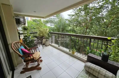 Rua visconde de cabo frio, tijuca, área nobre. apartamento à venda, a 150 metros do metrô. com 100 m², dispõe de varanda, sala em 2 ambientes, 3 quartos sendo 1 suíte, closet, 1 vaga na escritura. con