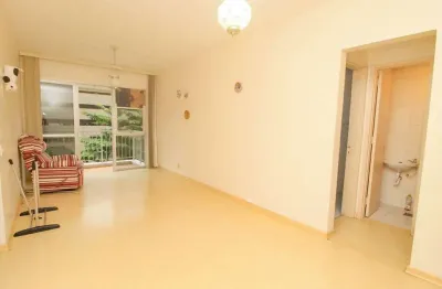 Apartamento à venda colado ao shopping tijuca, varanda, 2 quartos sendo 1 suíte, 1 vaga de garagem  74m²