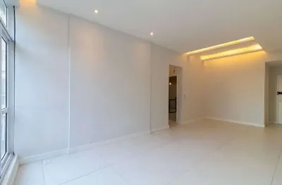 Rua nascimento silva - (ipanema) - apartamento totalmente modernizado - sala em 2 ambientes, 3 quartos sendo 1 suíte com closet, 1 banheiro social, 1 lavabo, cozinha com armários planejados, área de s