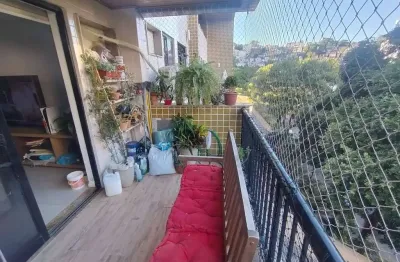 Apartamento a venda na rua garibaldi com 2 varandas, sala em 2 ambientes, 3 quartos sendo 1 suíte, 2 banheiros sociais, 1 lavabo, copa, área de serviço, 2 vagas na escritura - condomínio com infra com