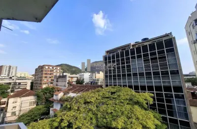 Aparatamento a venda na zona sul, composto por 3 quartos, 2 banheiros, 1 suíte, 2 vagas e rua com segurança 24 horas.