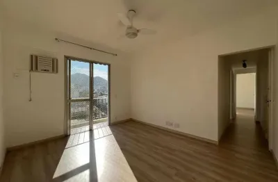 Lindo apartamento em vila isabel - varanda, sala, 2 ótimos quartos, banheiro social, cozinha, dependência completa - 1 vaga de garagem